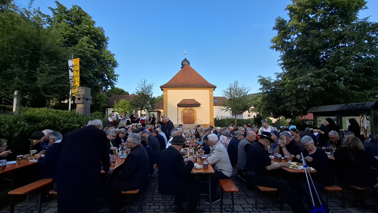 Gemütlicher Ausklang an der Alten Schule Melkendorf