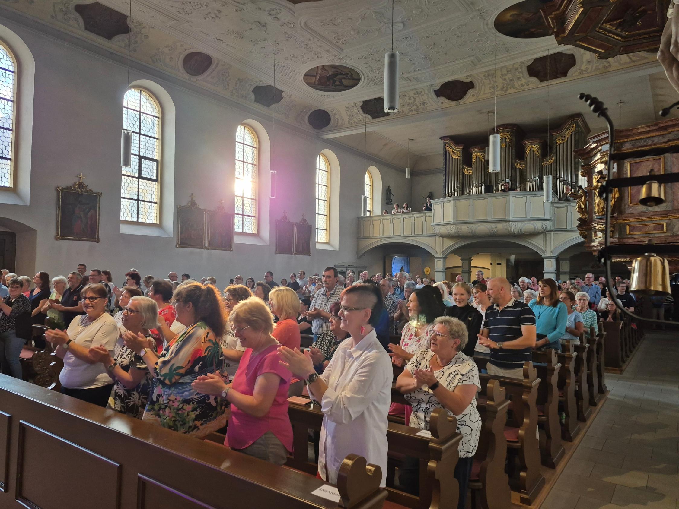 Schlager-Andacht in Hirschaid St. Vitus 19.7.2026 - volle Kirche - große Begeisterung der Besucher